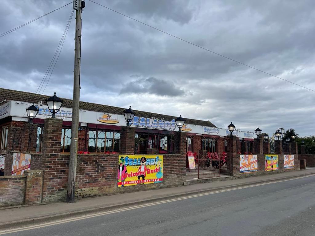 Baileys Caravan Sealands - Dog Friendly Ingoldmells Exterior photo